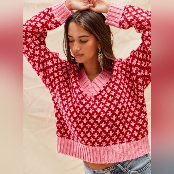 Stylish Red and Pink Houndstooth Like Women's Sweater sz Medium - Picture 10 of 14